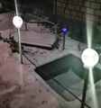 Стационарный садовый светильник со светодиодами в зимнем интерьере