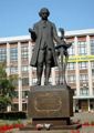 Памятник И. И. Ползунову напротив Алтайского государственного технического университета его имени 